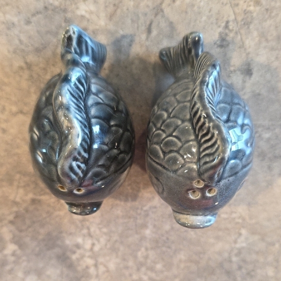 (J30) Gray Salt And Pepper Shaker Set - Picture 2 of 8